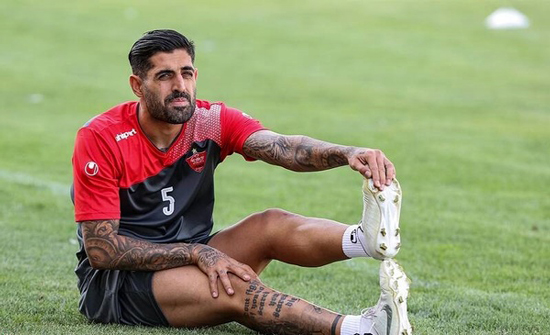جنجال علیرضا ابراهیمی مدافع پرسپولیس ؛ از خط خوردن از لیست تا نزاع با یحیی!